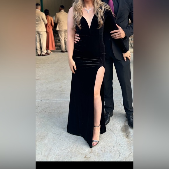 Dresses | Windsor Black Velvet One Sleeve Gown | Poshmark